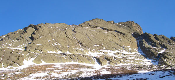 il triangolo di caprera e, a destra, la goulotte